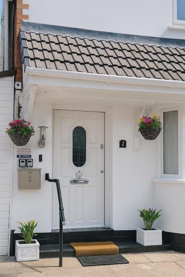 Elegant & Cozy 3 Bed End Terraced Stay - B&B Northfield