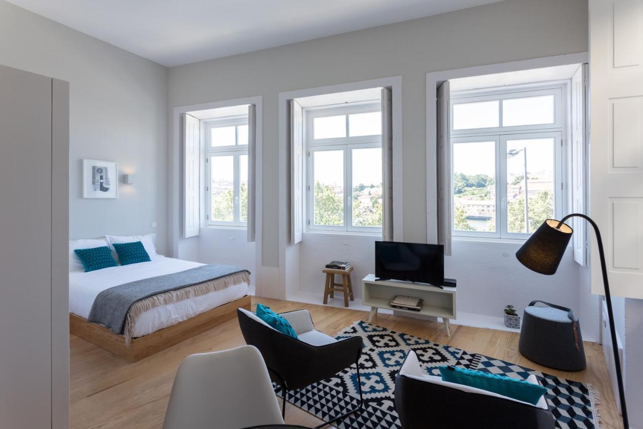 Studio mit Flussblick

