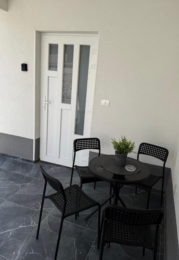 Apartment Zart 1 - Bed and Breakfast Dekani
