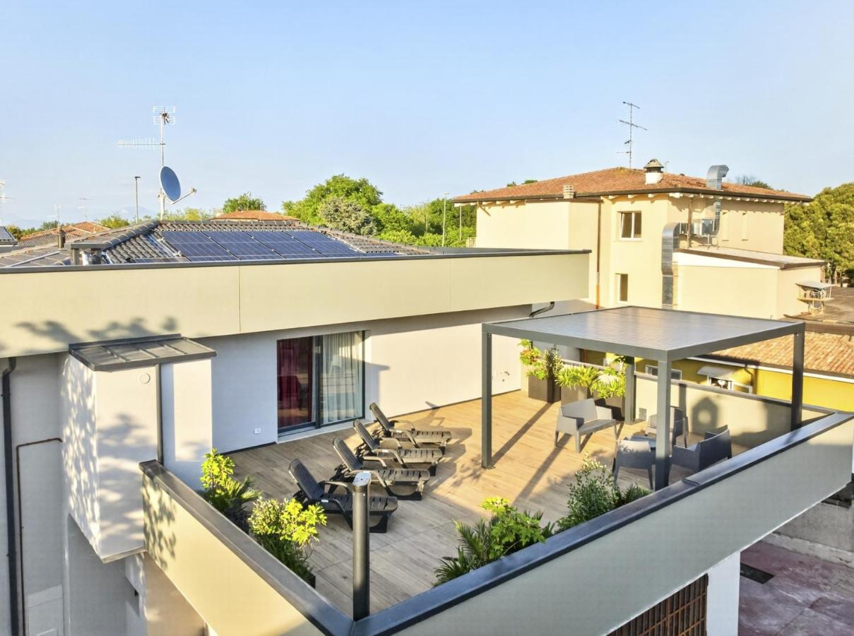 Garda Lake Nidesti Suite Apartment - Chambres d'hôtes San Martino della Battaglia