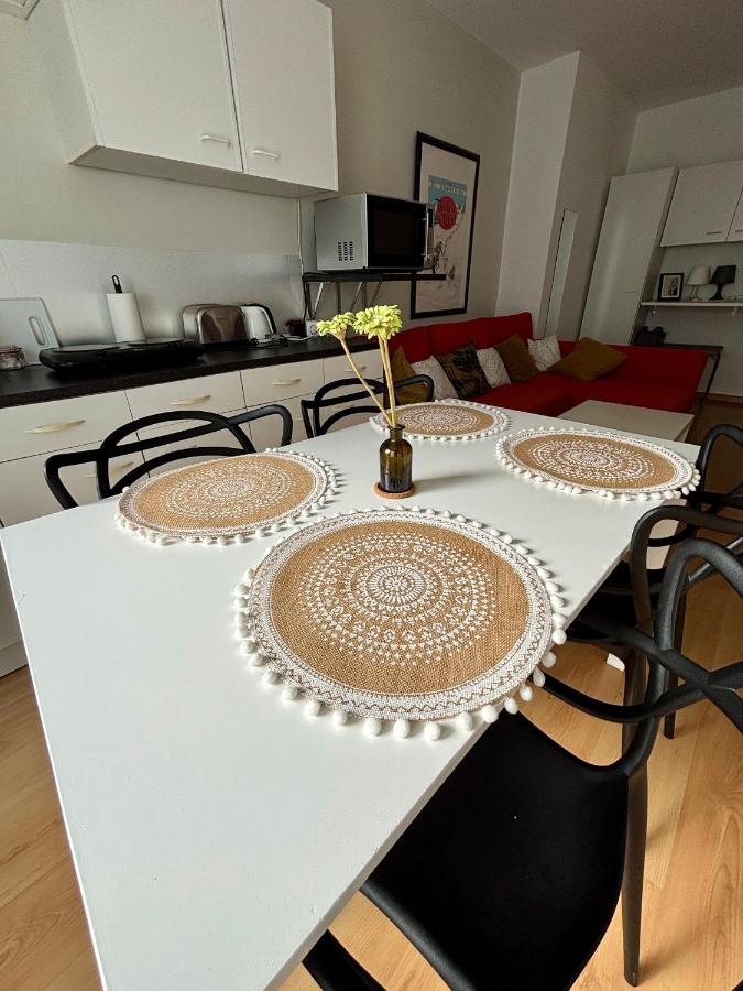 Airbn'BD - spacious and cozy studio, very central and easy access - Bed and Breakfast Mont-Saint-Guibert