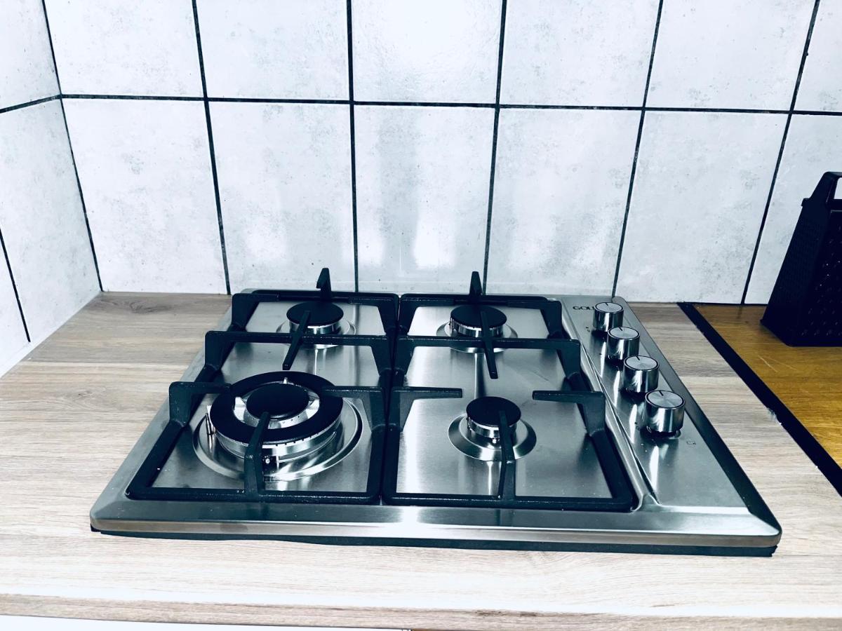 Stylish 1 Bed Self Catering Near OR Tambo - Ferienwohnung Kempton Park