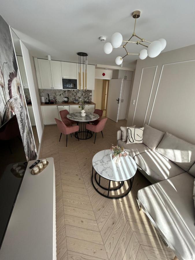 GLEJZER- APARTAMENTY Apartament Plażowy C011 Posesja plażowa-Prywatny apartament - Bed and Breakfast Grzybowo