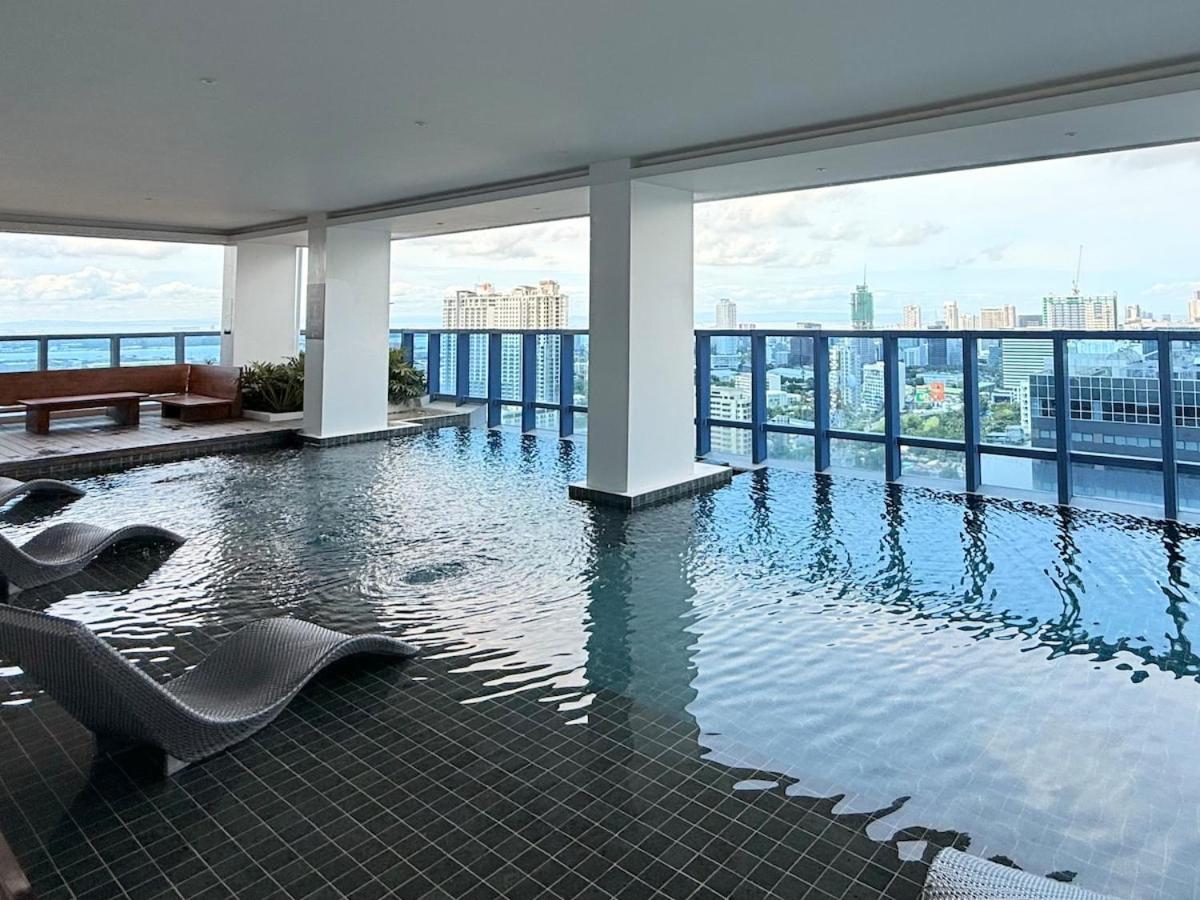 38 Park Ave IT Park with Fast Wi-Fi, Pool, & Netflix - B&B Cebu City