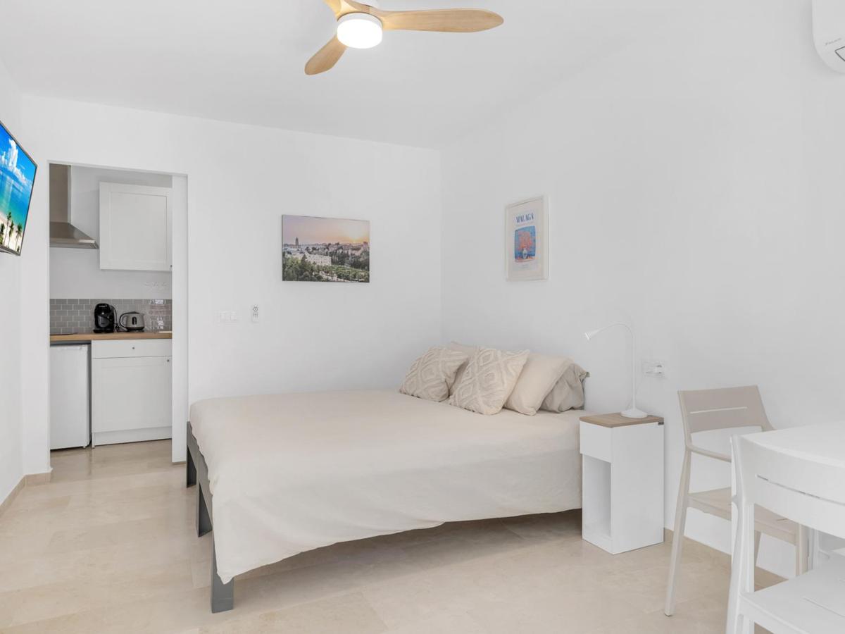Newly renovated 1-Bedroom Apt with kitchen & patio - Chambres d'hôtes Mijas
