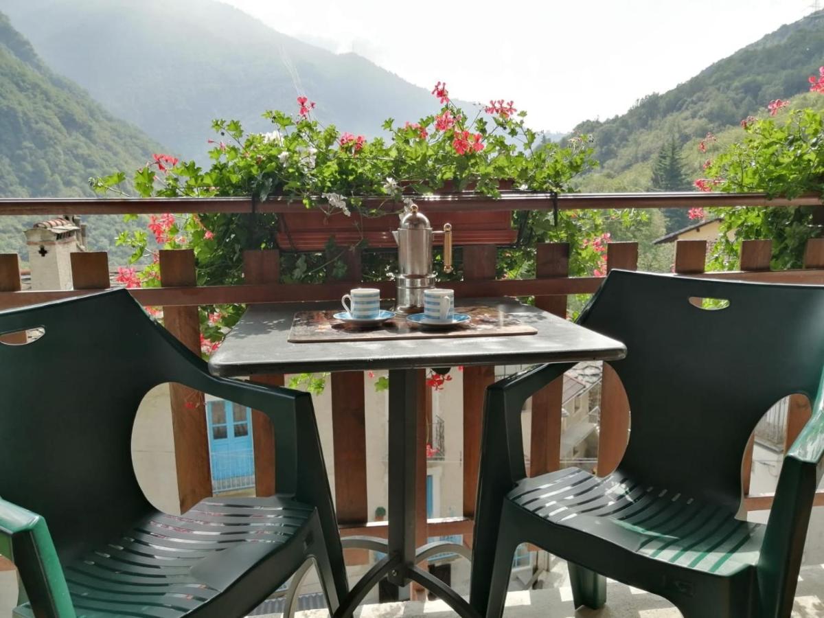 Sotto il Cielo, Balcone panoramico sul borgo di Ingria - Chambres d'hôtes Ingria
