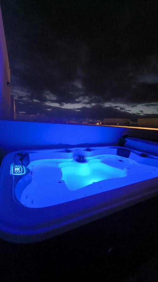 GOZAMENA Villa 167 PRIVATE POOL AND JACUZZY - B&B Corralejo