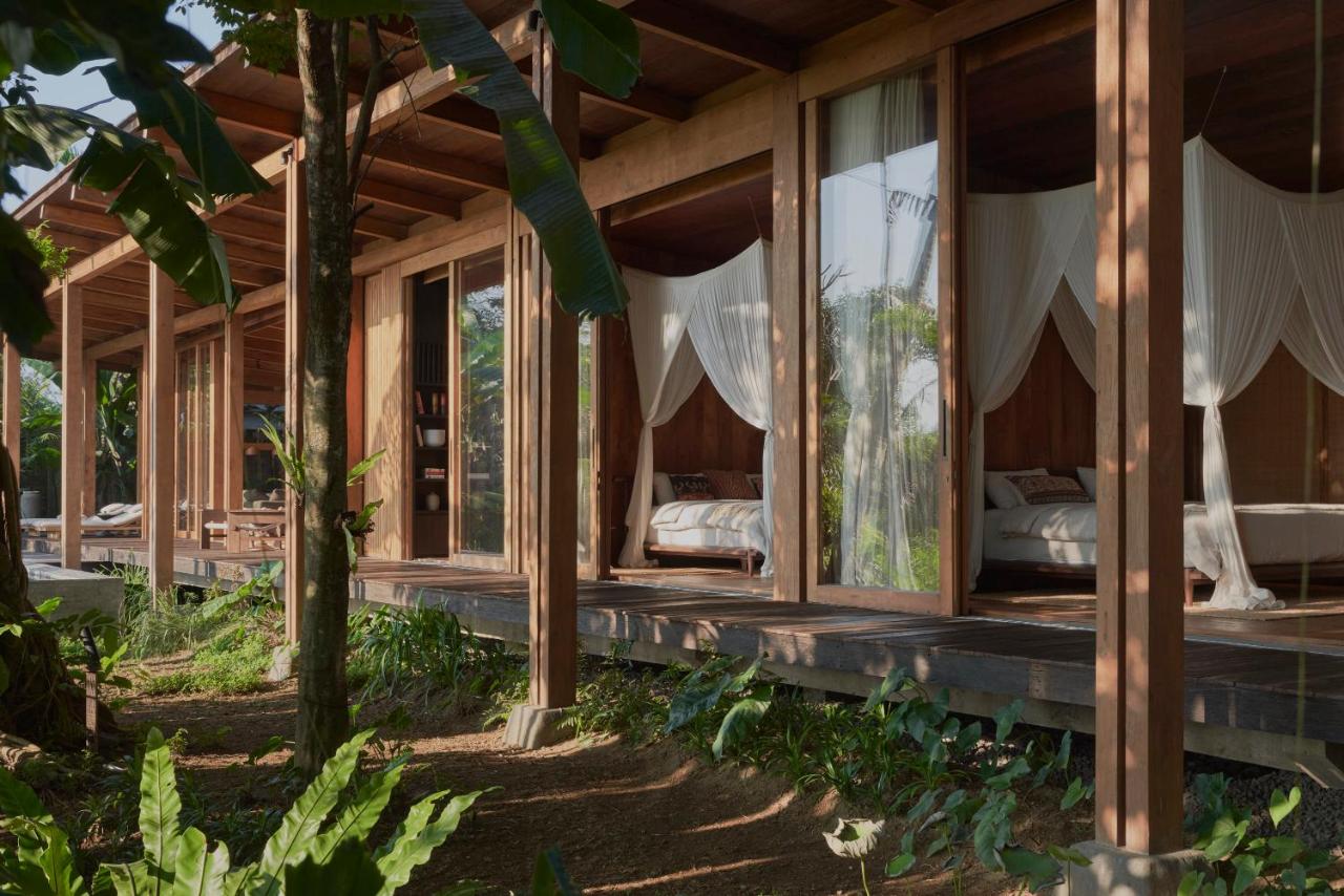 Rumah Harumi Tranquil 3 BR nestled in Ubud with Volcano and Rice Field Views - B&B Ubud