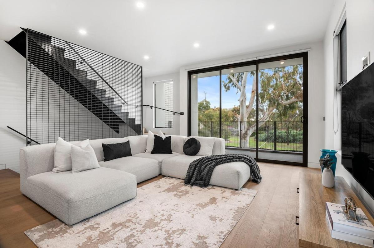 Luxury 3BR w Rooftop Spacious & Modern Sleeps 8 - B&B Melbourne