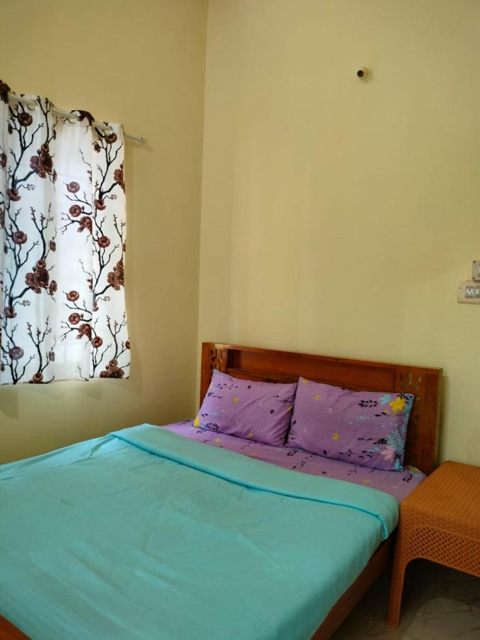 Janani the river view white villa - B&B Madikeri