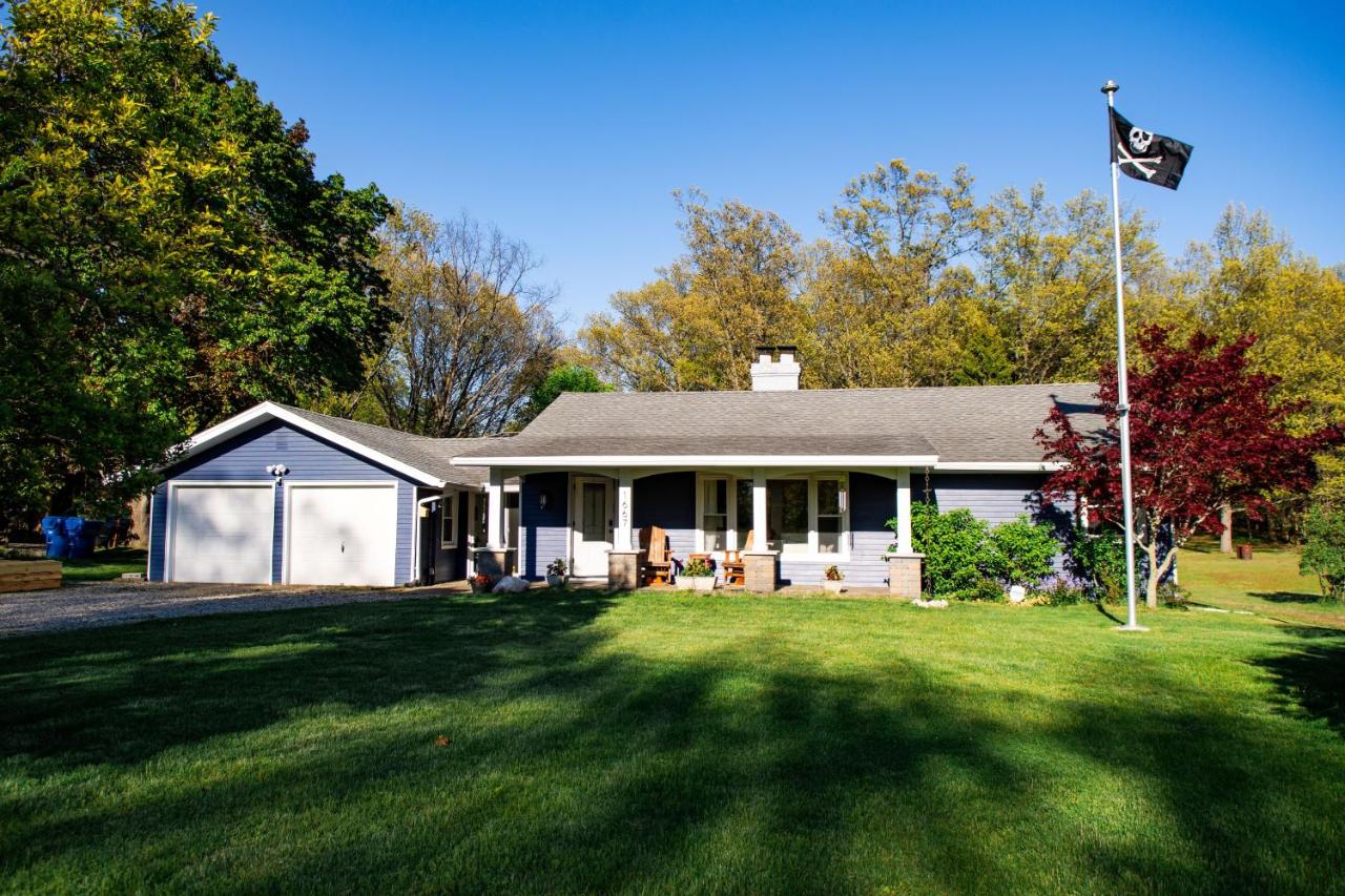 Friday Fowls Cottage - Beach - Sauna - Hot tub - Fireplace - Wine - Ferienwohnung Benton Harbor