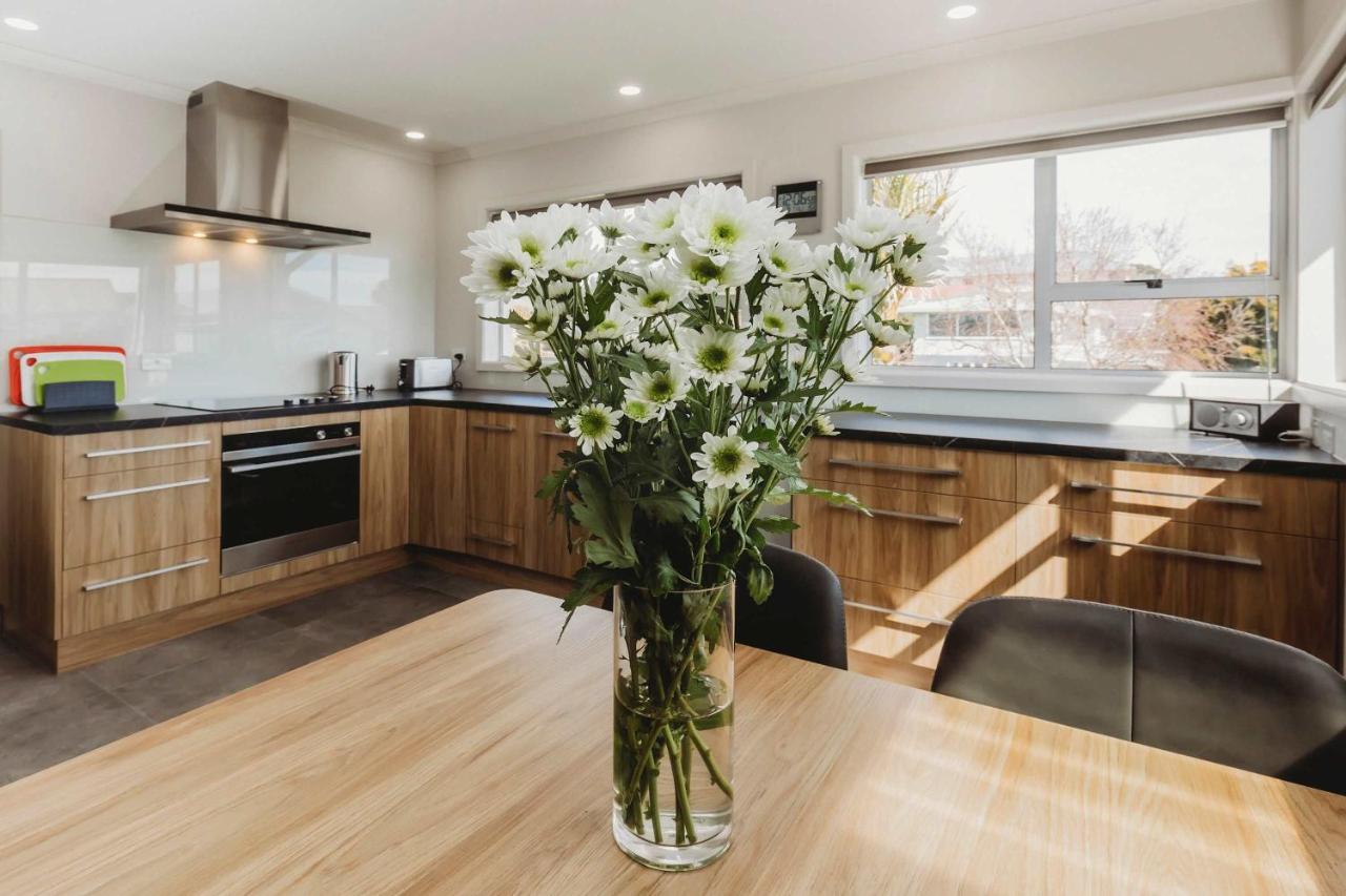Love It On Lemon - modern townhouse near CBD - B&B Distretto di New Plymouth