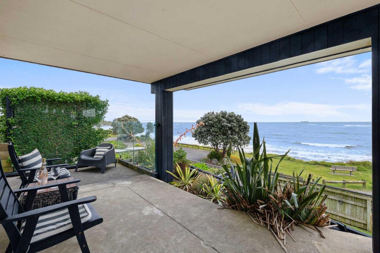 Wow On Wanaka Bay - beachfront living at its best - B&B Distretto di New Plymouth