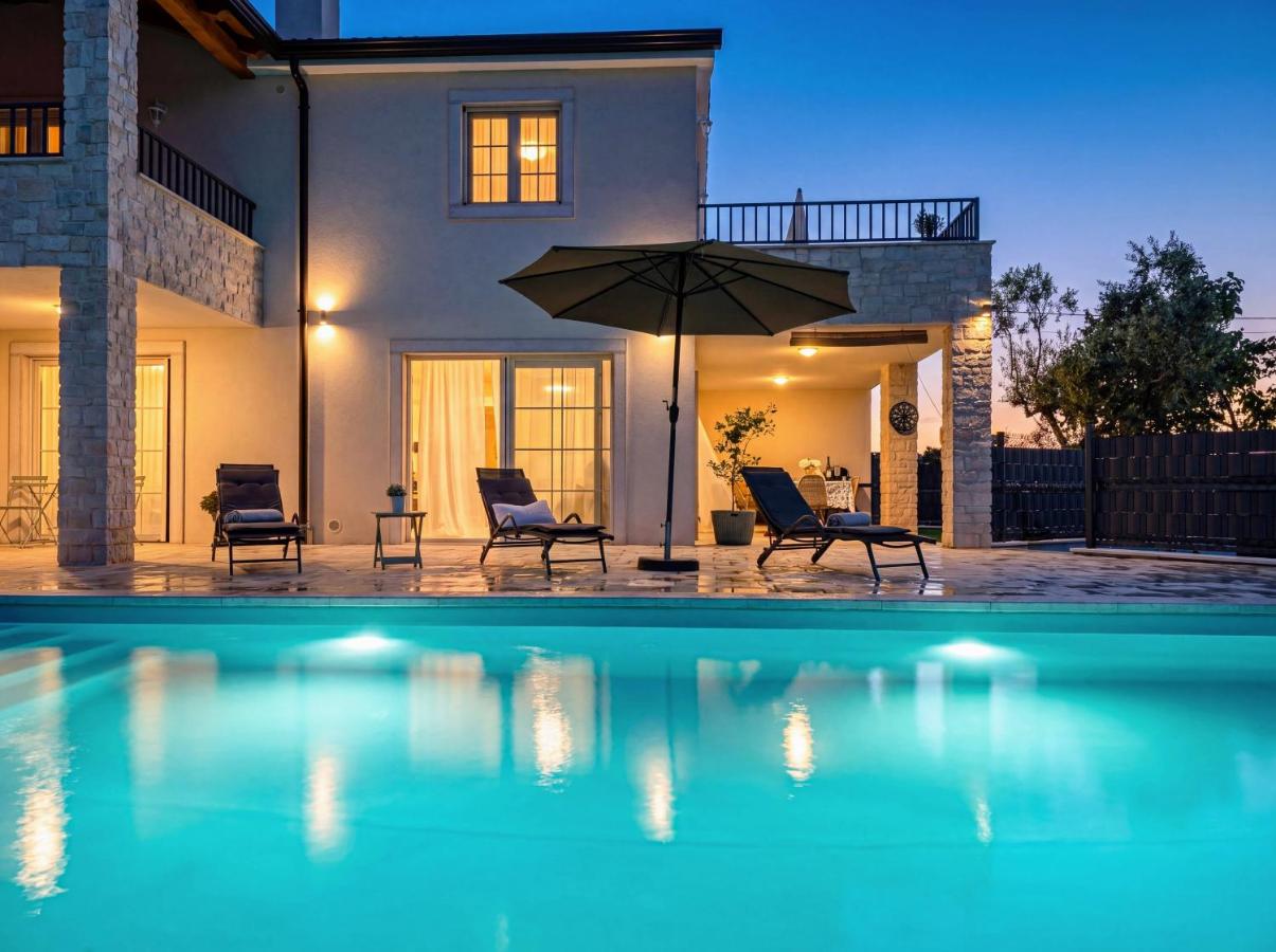 Villa Gaudeo with pool and EV station - B&B Nova Vas