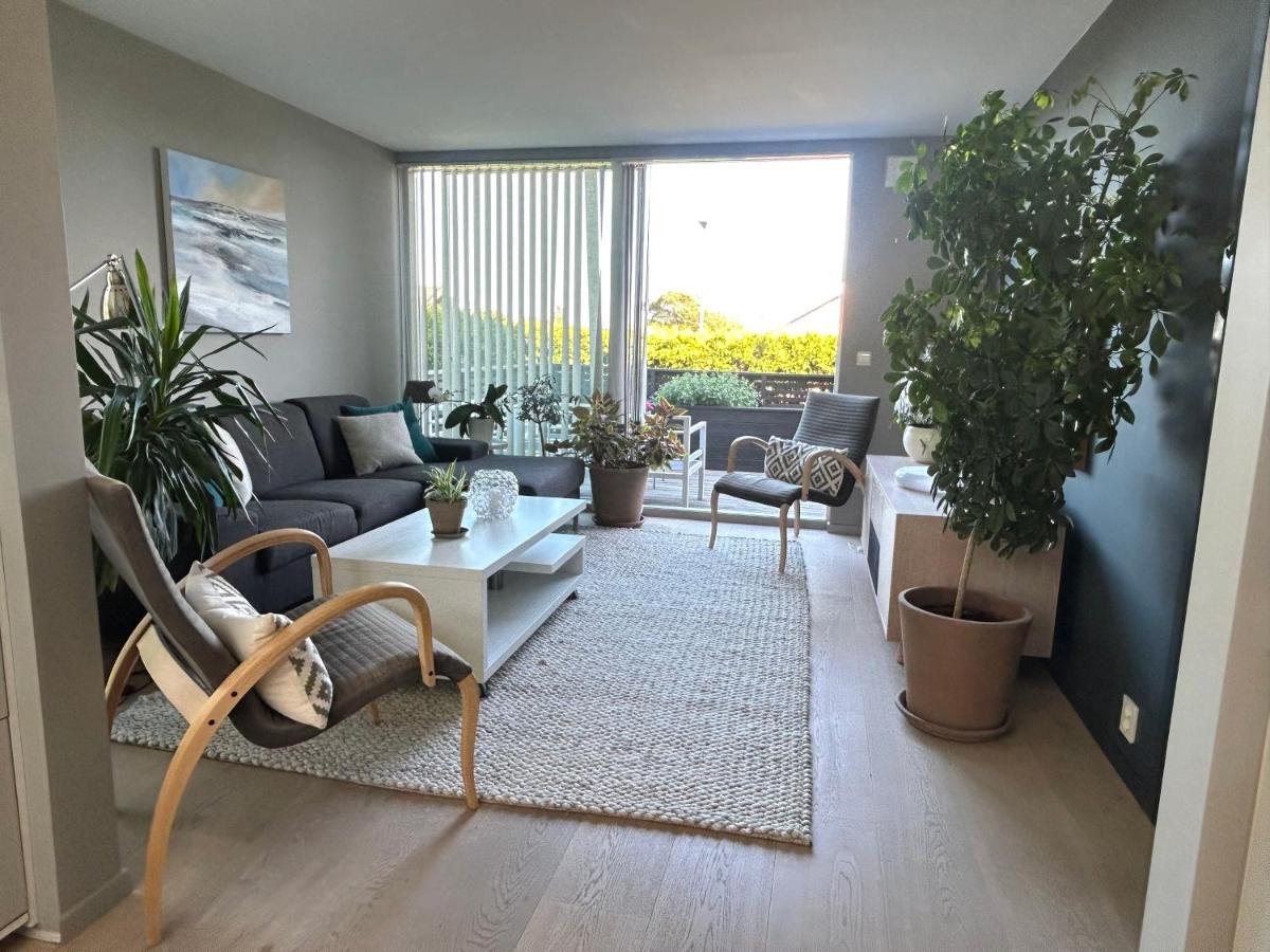 Lys leilighet med fine uteplasser - 2 soverom samt 2 soveplasser i åpent rom i andre etasje - Chambres d'hôtes Fredrikstad