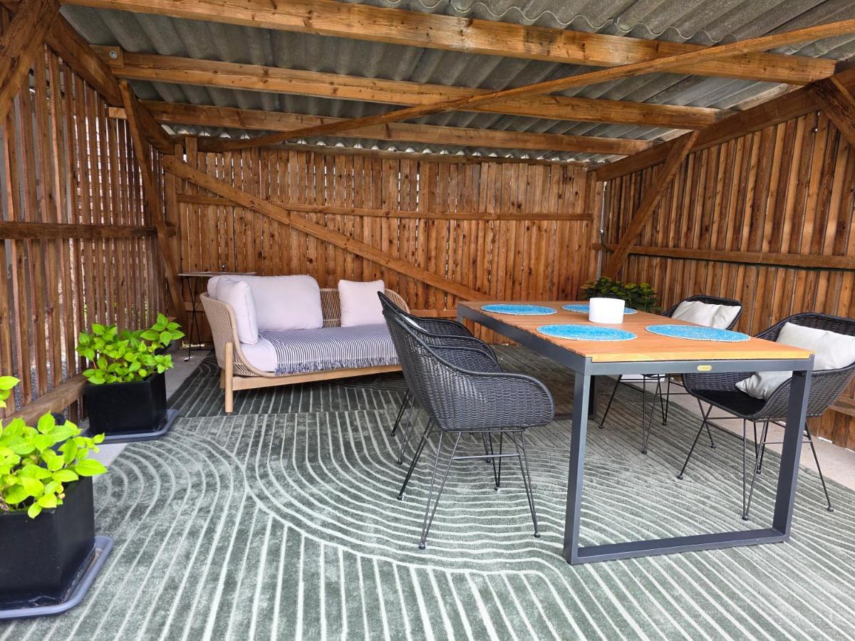 Kavaliershaus Wallerstein, stilvolle Wohnung mit Privatparkplatz - B&B Wallerstein