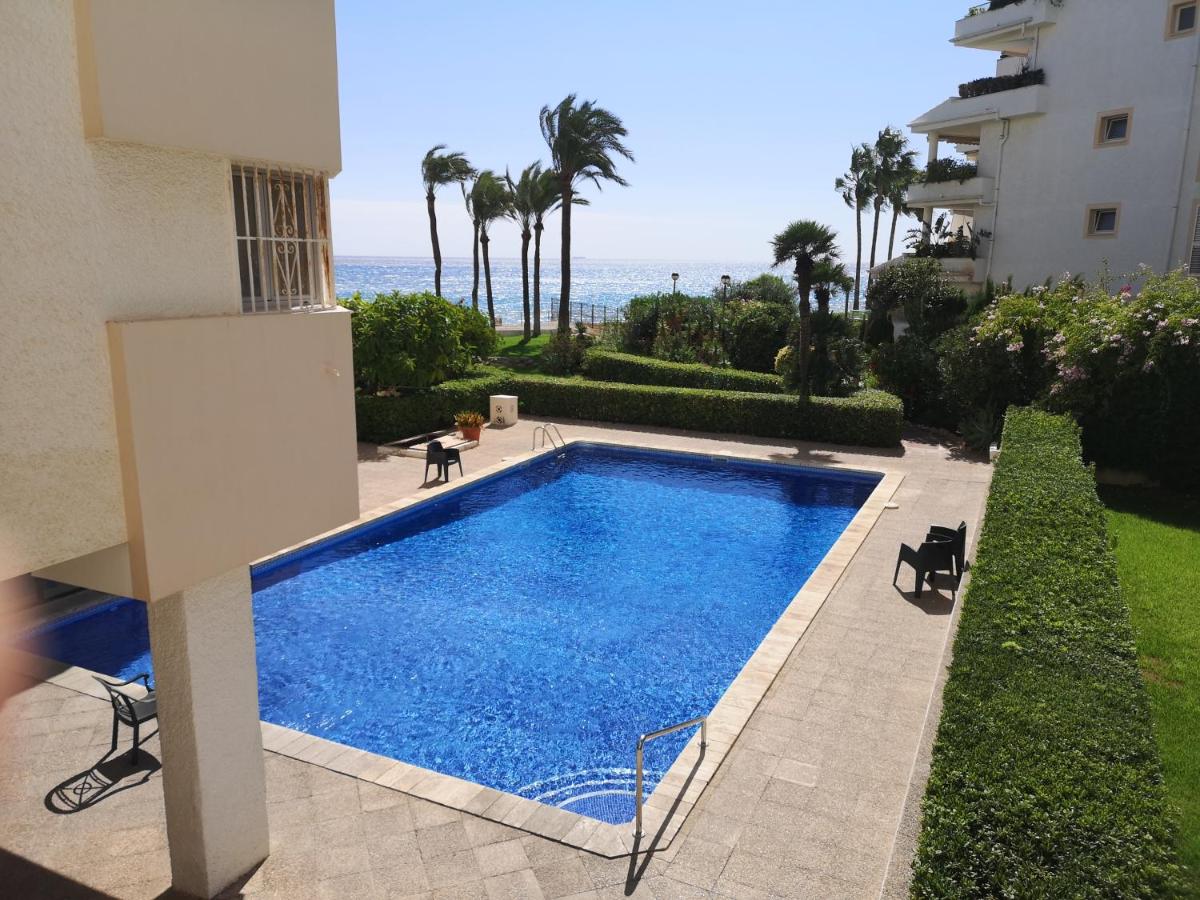 En primera línea de playa con piscina - B&B Altea