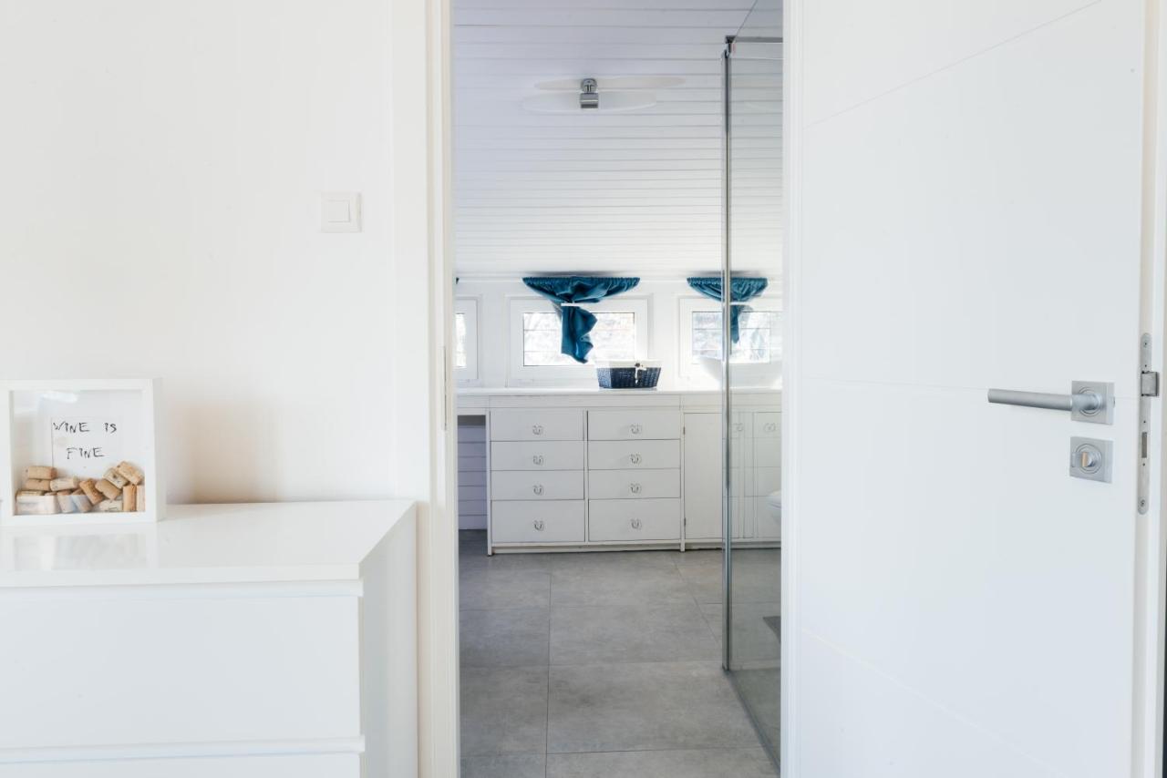 Apartment with Shower