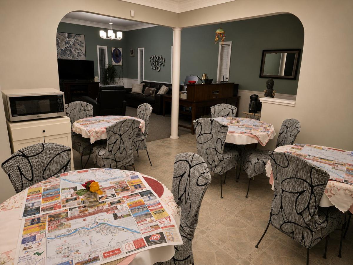 NEWCASTLE COUNTRY INN - B&B Drumheller