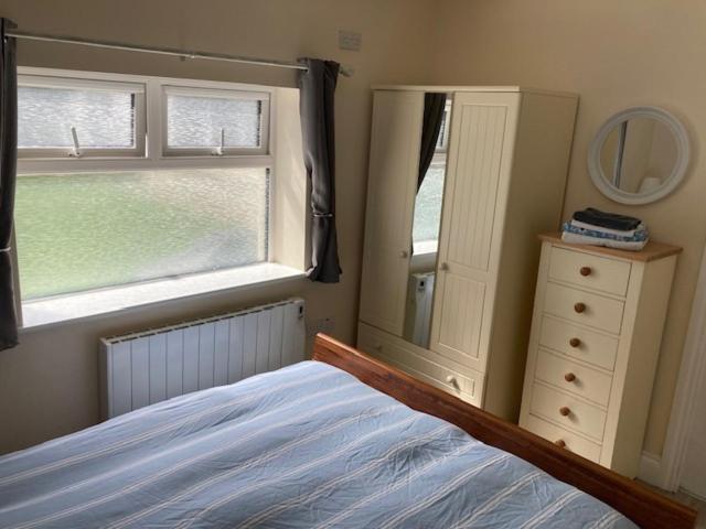 MeadowView Apartment B - 2 mins walk to Carrigaline town, sleeps 4 - B&B Carrigaline