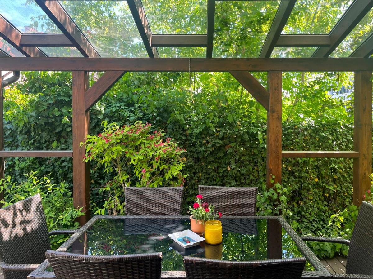 Bright 4 bedroom House with living room and work place Warsaw - Chambres d'hôtes Varsovie