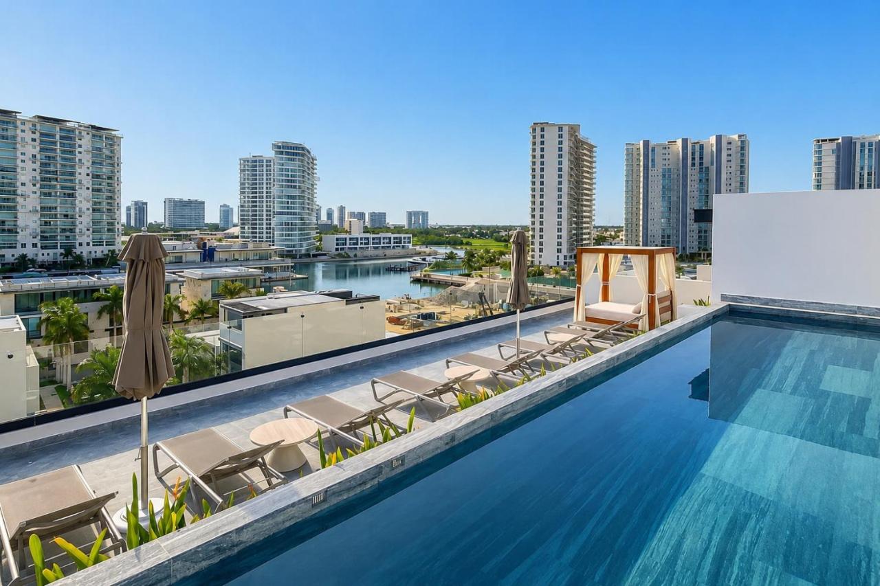 Luxury Retreat in Puerto Cancun with Rooftop Pool - B&B Cancún