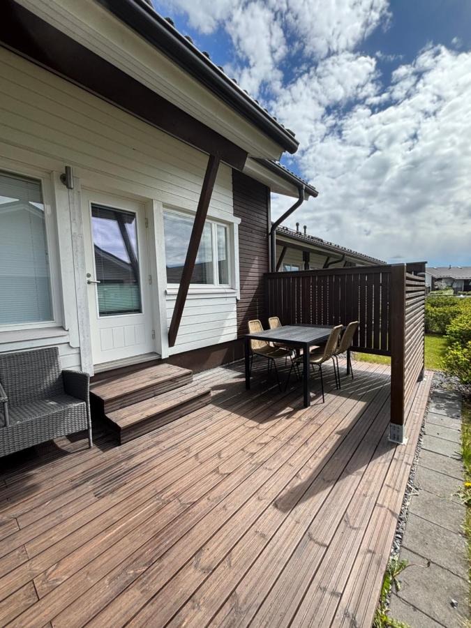 Bright apartment with Sauna & Terrace - 4 guests - Ferienwohnung Pori