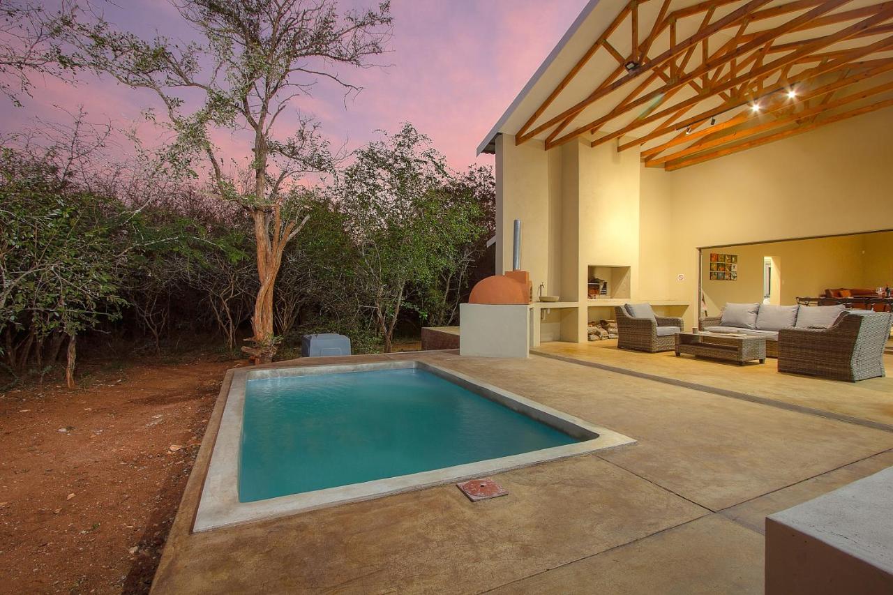 Croco-Manzi Modern Family Retreat in Marloth Park - B&B Marloth Park