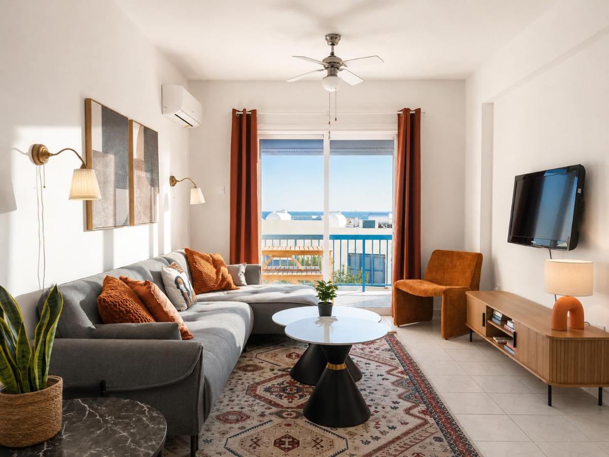 2 BR, Sea View, Balcony, Pool, Near Beach - Casa Terracotta - Chambres d'hôtes Chlórakas