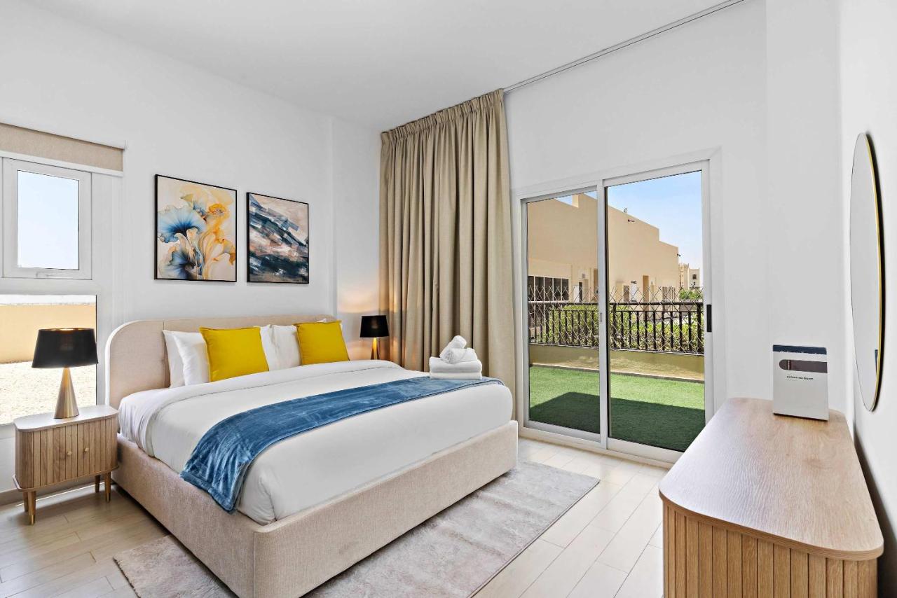 Airstay - 2BR Retreat - Huge Balcony - Remraam - Monthly Offer Available! - B&B Dubái