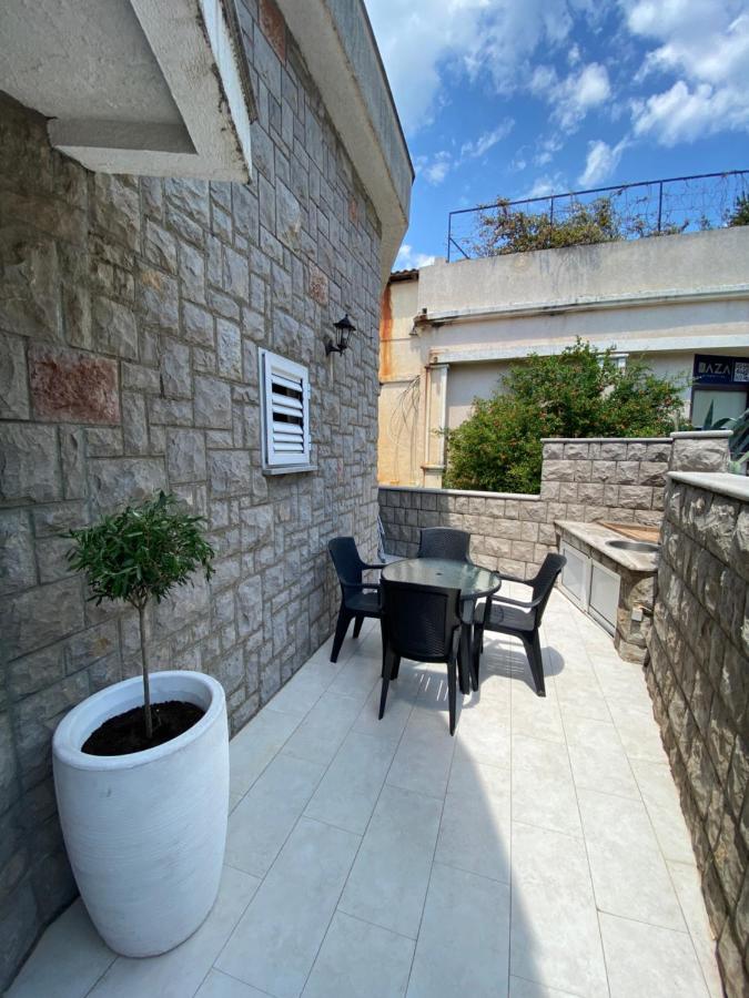 Apartment Dzaleta - Bed and Breakfast Sveti Stefan