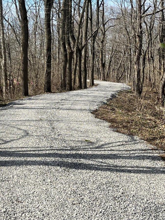 Secluded 5BR Retreat with Hot Tub, Sleeps 10 - B&B Canfield