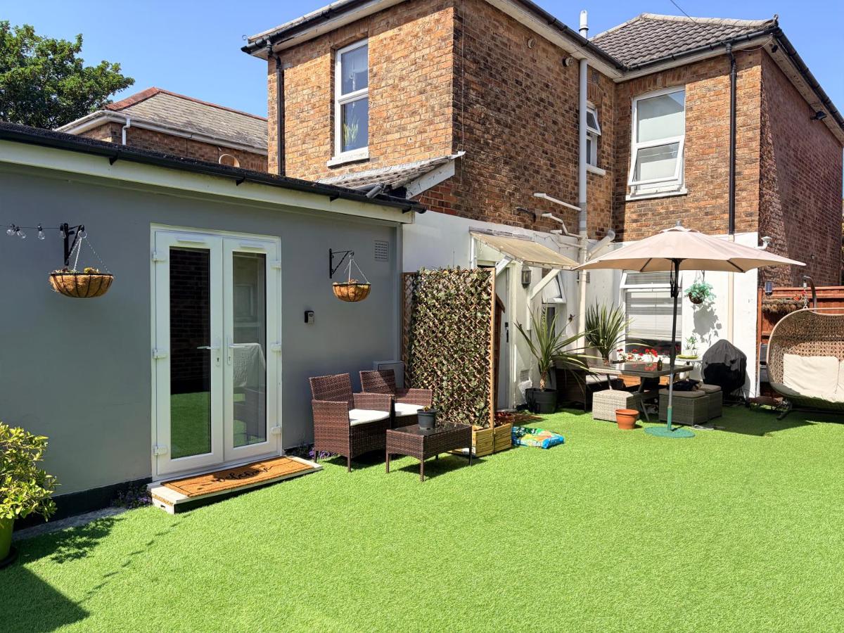 Cosy Private Getaway with Own Patio & Shower Room - B&B Bournemouth