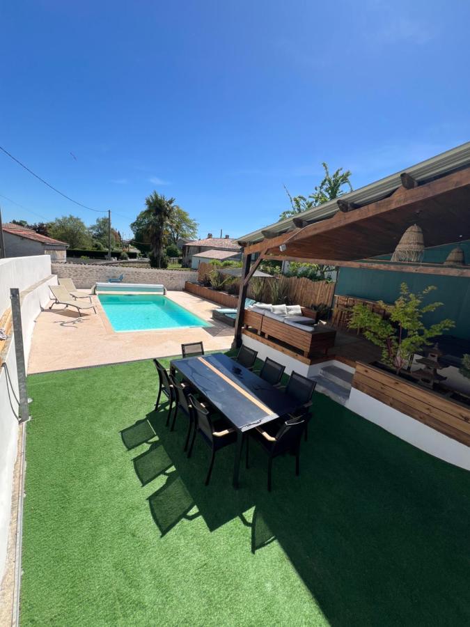 Villa 270 m2 piscine chauffée SPA salle de cinéma 12 pers proche mer - Chambres d'hôtes Lussant