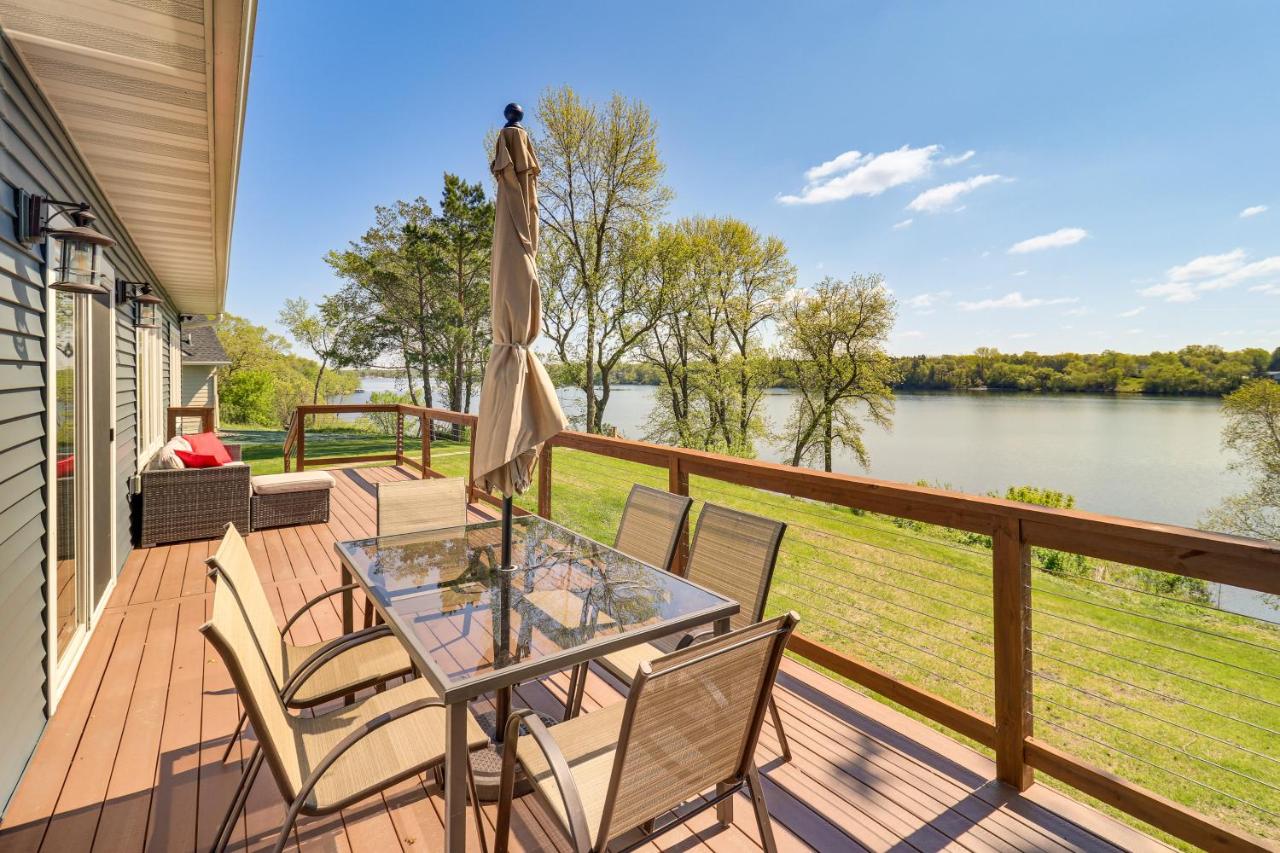Spacious 6BR Lake Victoria Retreat w/ Private Dock - Ferienwohnung Alexandria