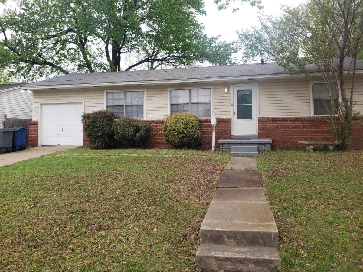 Pete's Place - quiet beautiful 3 bedroom in the heart of tulsa - Chambres d'hôtes Tulsa