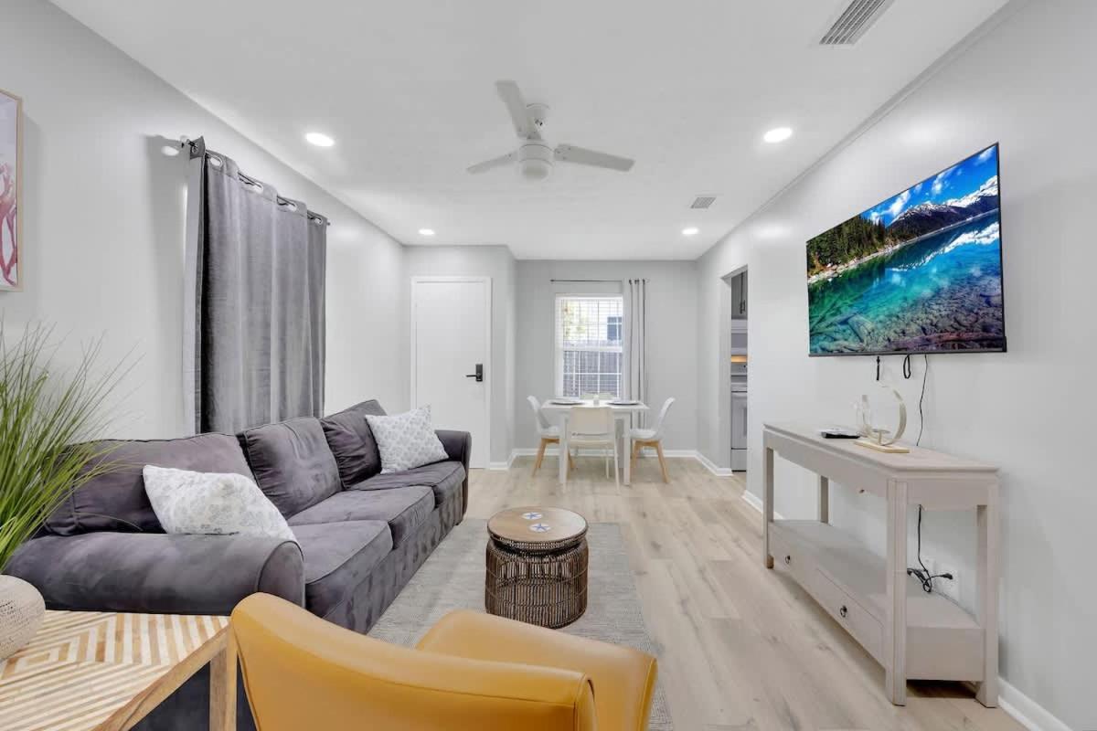 SMV Coastal Retreat Near Shore - B&B Jacksonville Beach