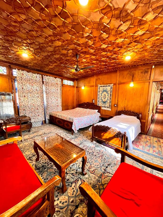Jacqueline houseboat - B&B Srinagar