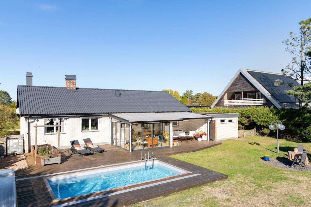 Big Pool Villa Near Åhus Beach - B&B Åhus