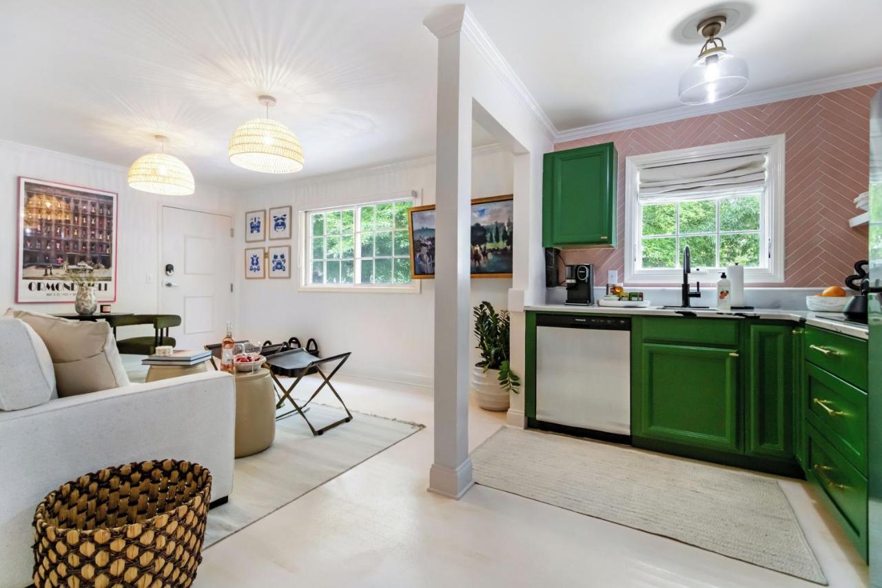 Midtown Flat for Lovers of Art & Decor! 5 min walk to Ponce City Market! 3 miles to downtown! - B&B Atlanta