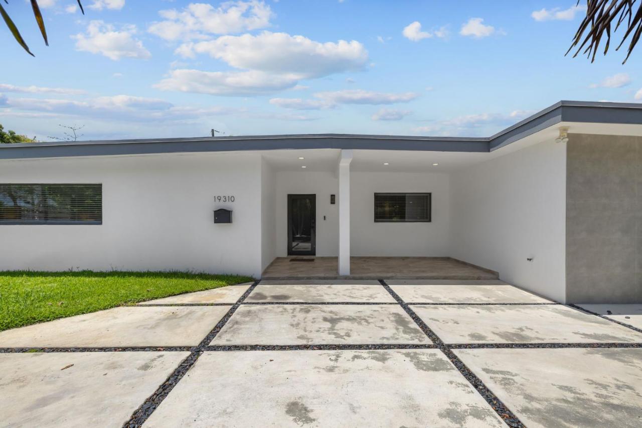 Sunshine Hideaway Villa - Pool, Terrace, Fire Pit - Bed and Breakfast Miami
