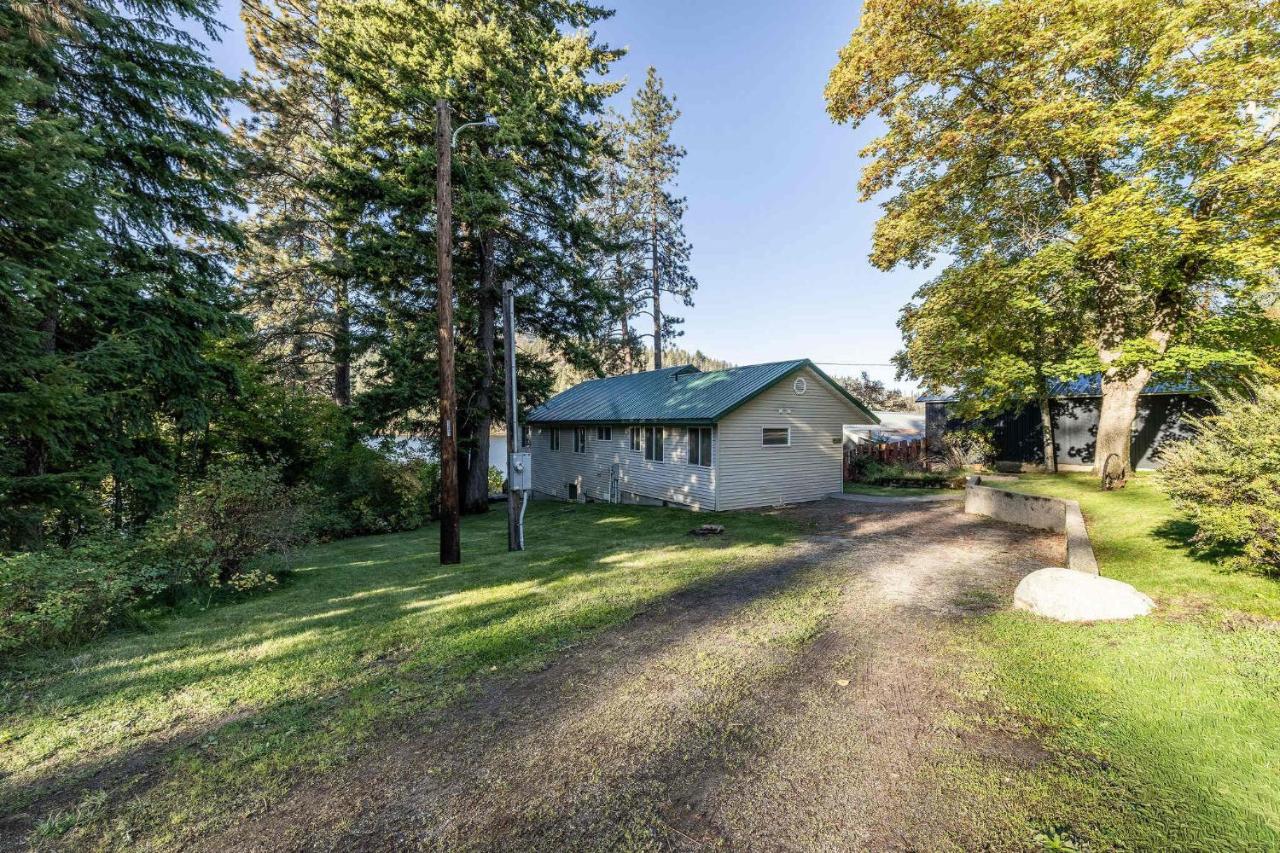 Lakefront Cabin with Private Beach and Dock - Chambres d'hôtes Rathdrum
