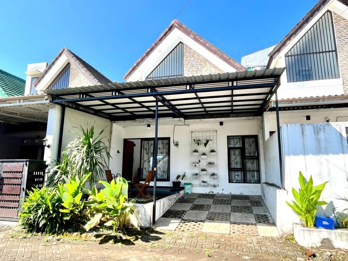 MP Villa Ardmore A17 Malang - Bed and Breakfast Sengkaling