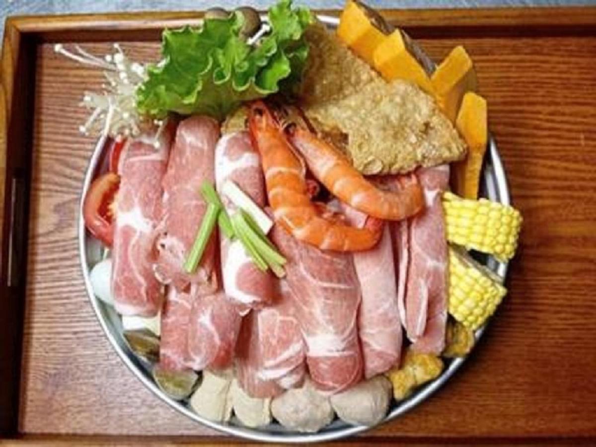 Sun Moon Bed& Breakfast 日月民宿 - B&B Wulai District