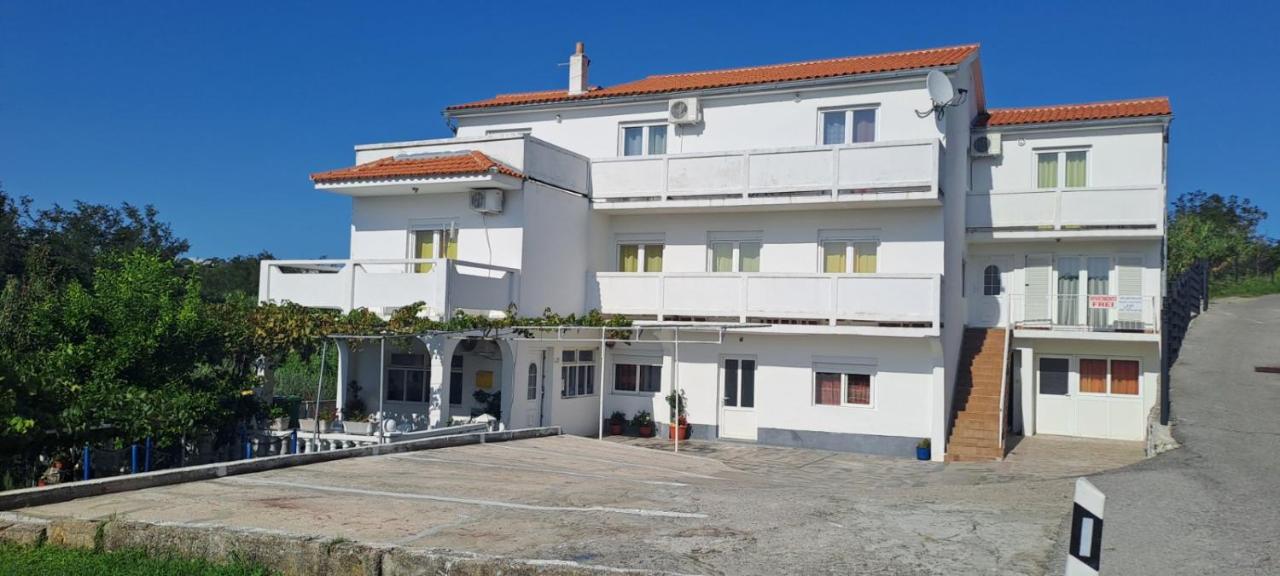Pela apartmani - B&B Lopar
