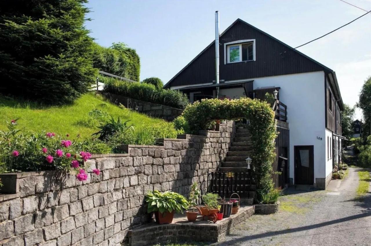 Gemütliche und großzügige Ferienwohnung in der Sächsischen Schweiz mit Garten - Chambres d'hôtes Neustadt in Sachsen