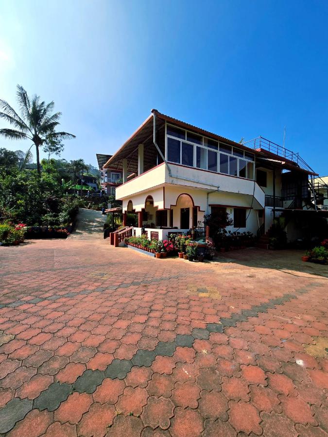 Nellakki Homestay - B&B Madikeri