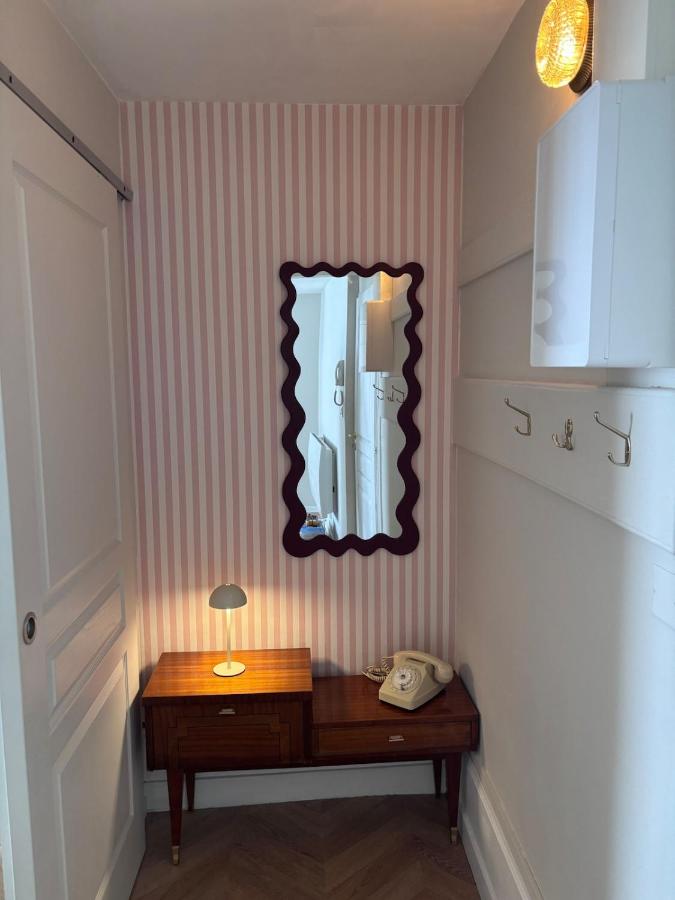 Appartement T2 pop rétro 70s, hypercentre - B&B Cherbourg