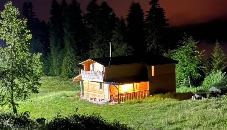 Papa's Qel - Ferienwohnung Mestia