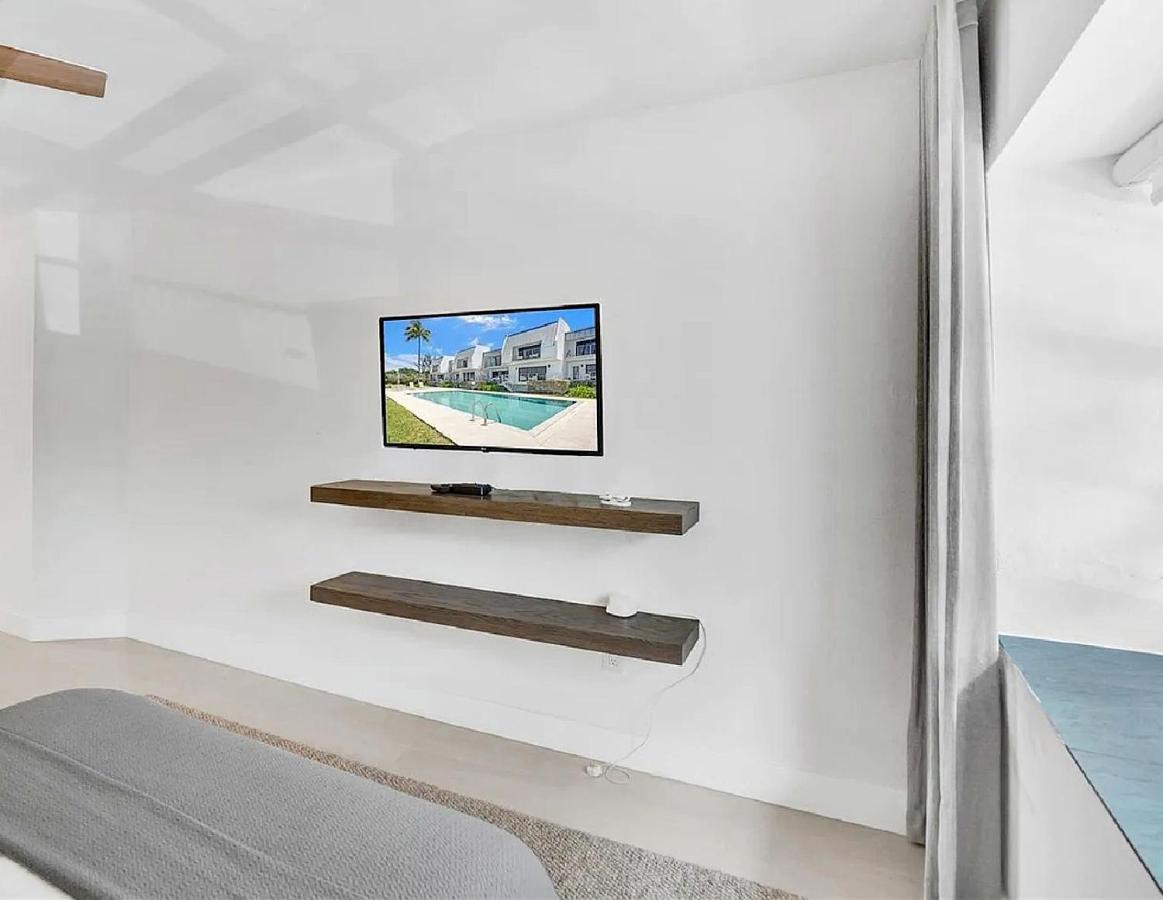 Waterfront 2 Bedroom Retreat with Panoramic City Views - Chambres d'hôtes Miami